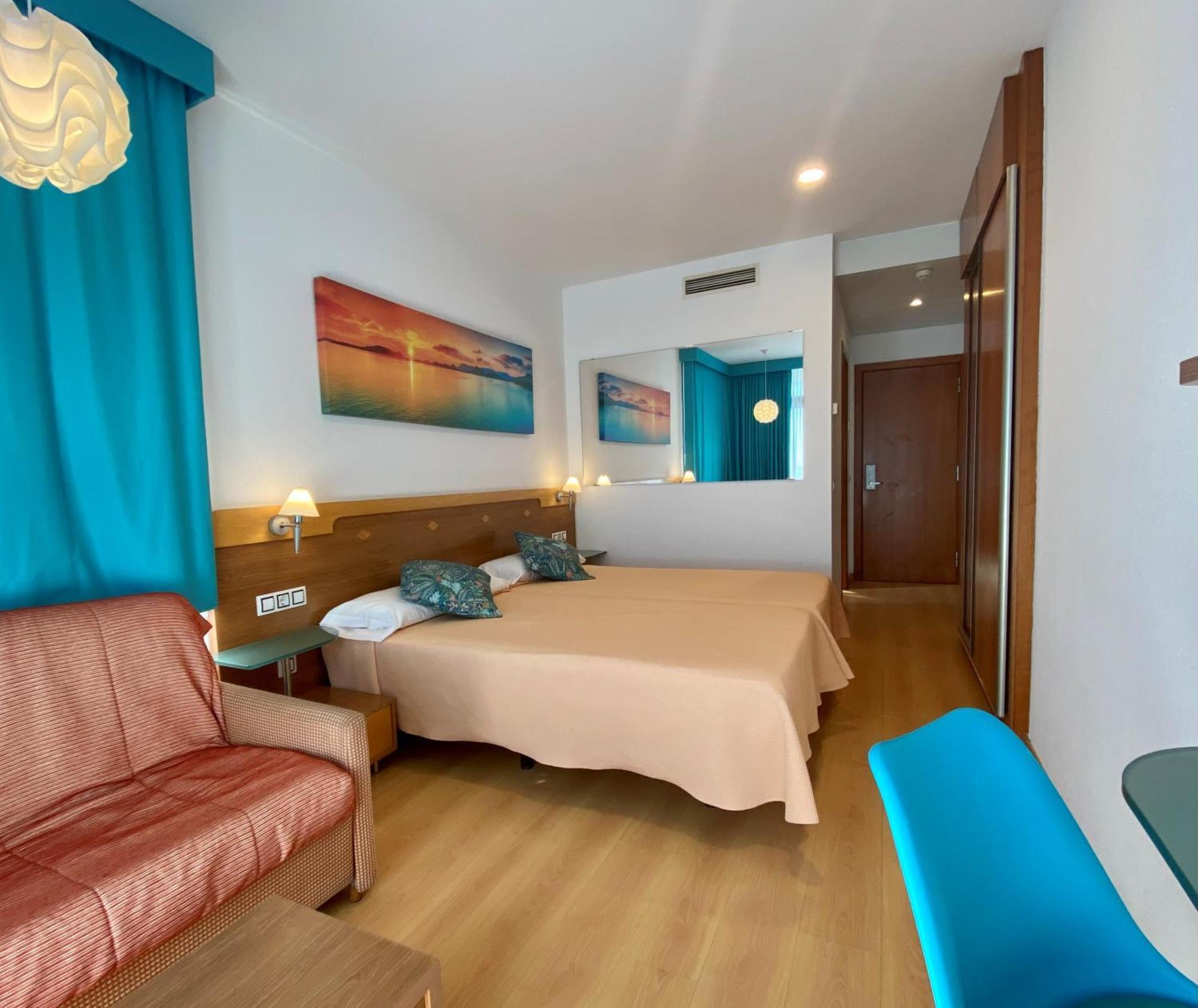 Hotel Blaucel บลาเนส ภายนอก รูปภาพ