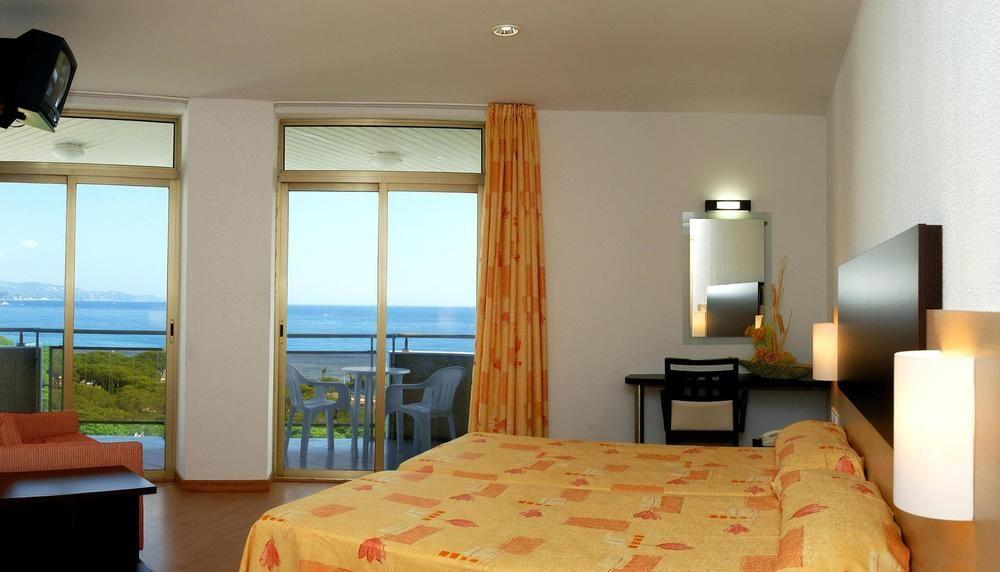 Hotel Blaucel บลาเนส ภายนอก รูปภาพ