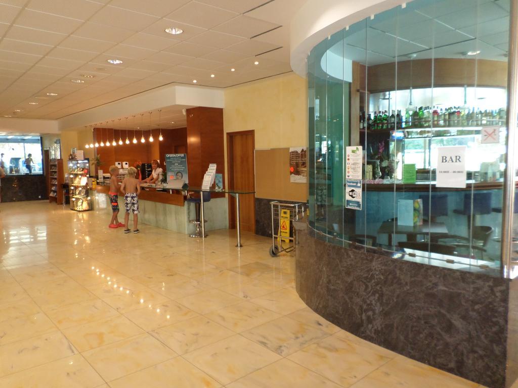 Hotel Blaucel บลาเนส ภายนอก รูปภาพ