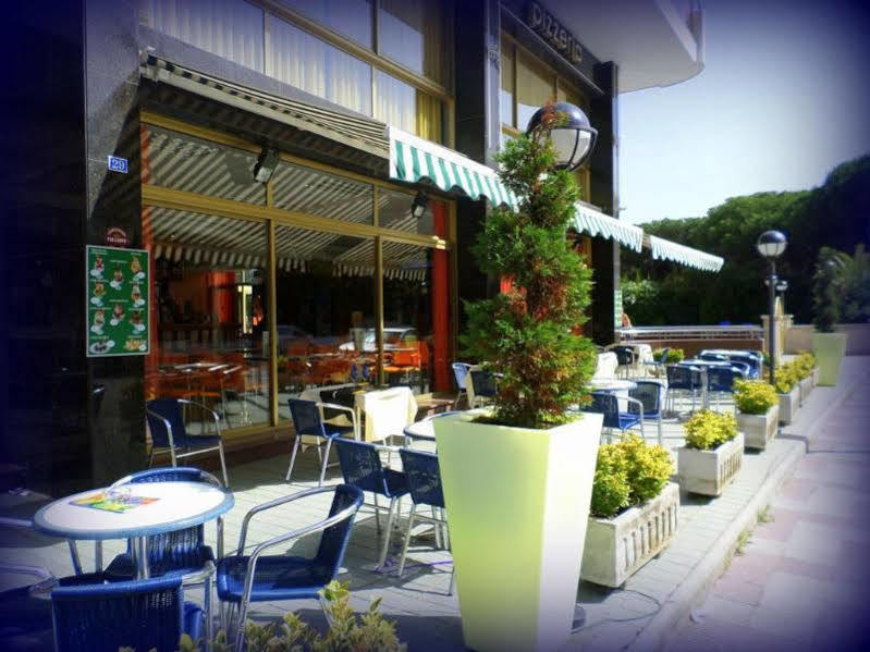 Hotel Blaucel บลาเนส ภายนอก รูปภาพ