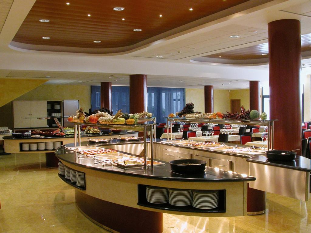 Hotel Blaucel บลาเนส ภายนอก รูปภาพ